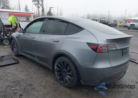 2025 Tesla Model Y Performance Dual Motor All-Wheel Drive z USA, uszkodzony, nr VIN 7SAYGDEF7SF254766
